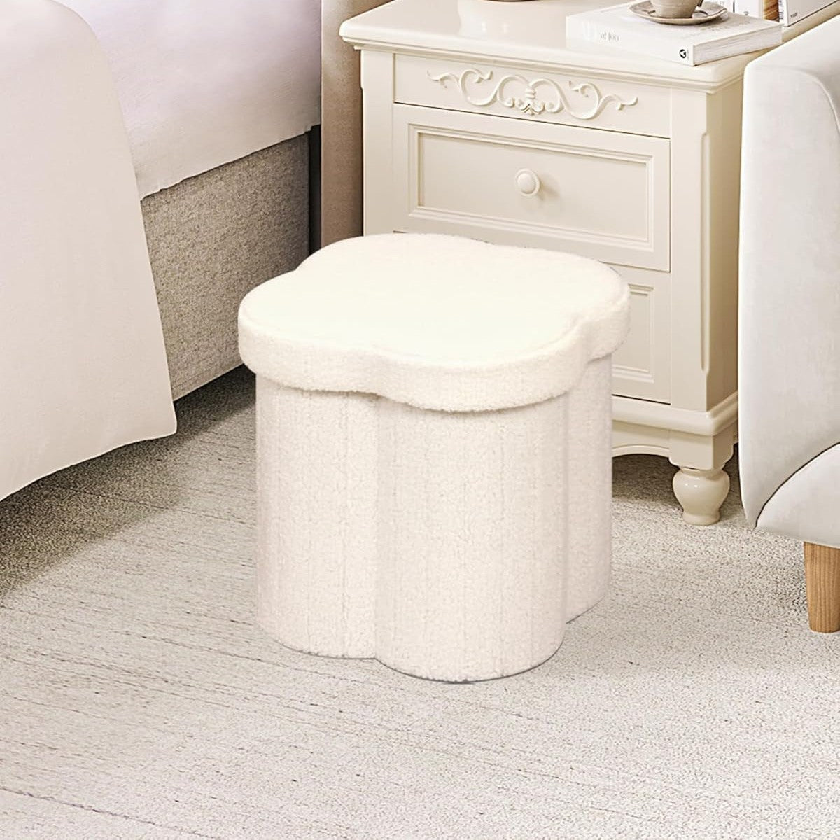 Soft Teddy Fleece Storage Stool with Clover Design – Durable Build, Effortless Folding & Quick Assembly for Living Room/Bedroom
