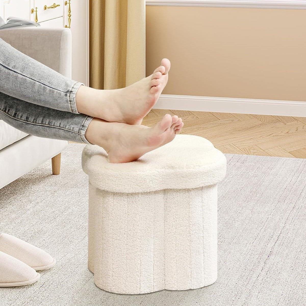 Soft Teddy Fleece Storage Stool with Clover Design – Durable Build, Effortless Folding & Quick Assembly for Living Room/Bedroom